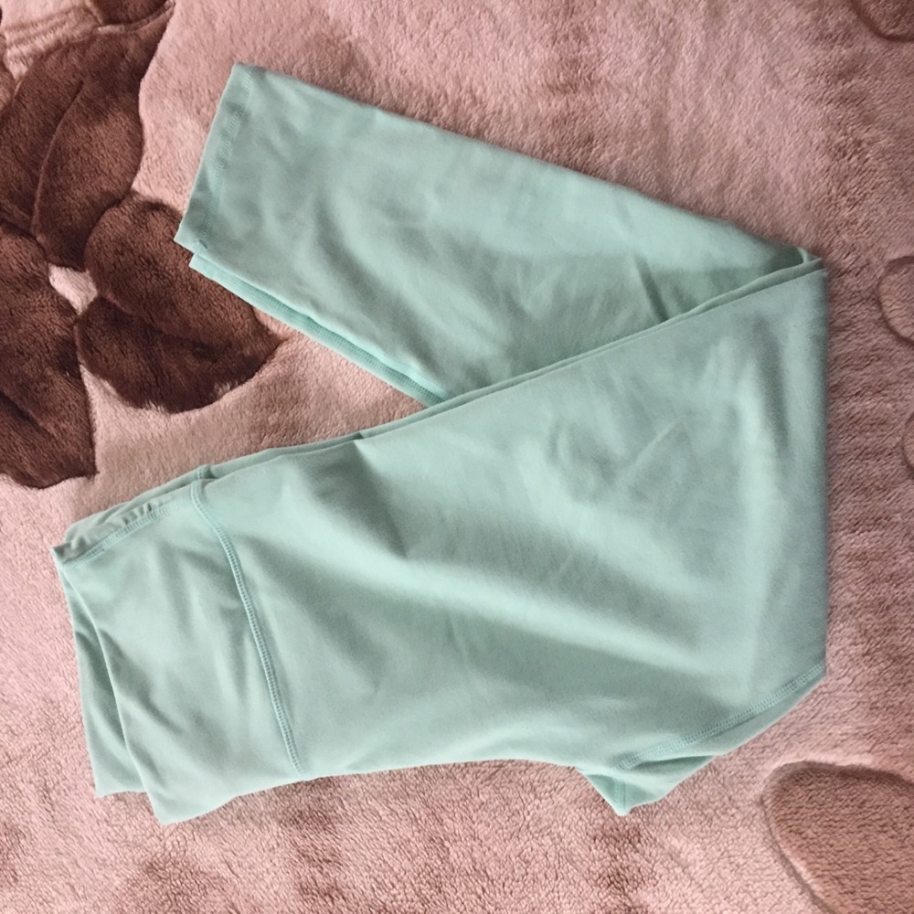 FABLETICS HIGH-WAISTED LEGGINGS CAPRI